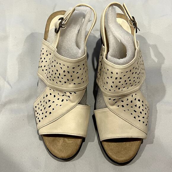 Easy Street Perforated Block Heeled Sandals Charleigh Ivory 9M - Picture 4 of 11